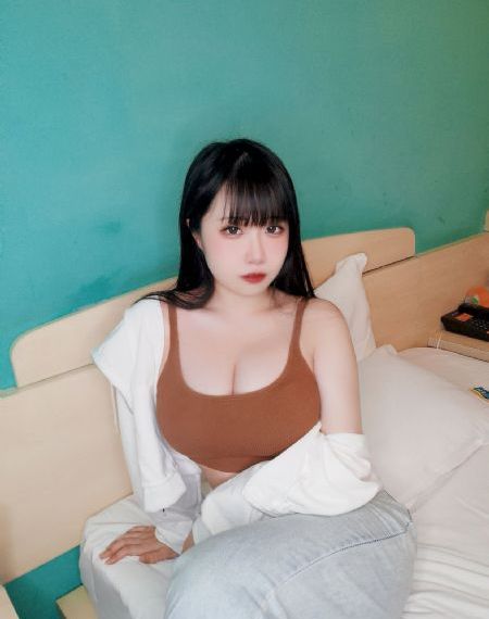 吃胸摸下面视频_1080高清在线